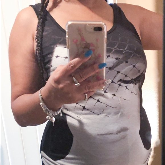 Women’s Top - Picture 2 of 4